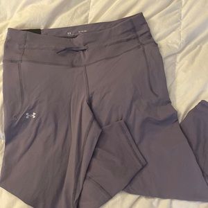 Under Armour Fitted High Rise Ankle Legging with pockets!